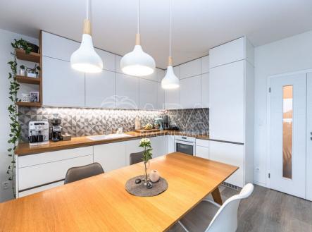 Pronájem bytu, 3+kk, 87 m²