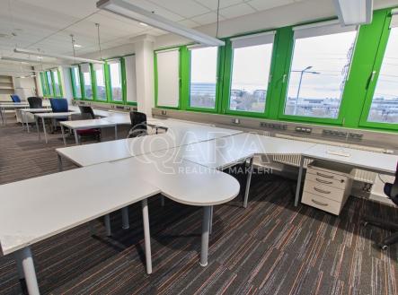Pronájem kanceláře, 700 m²