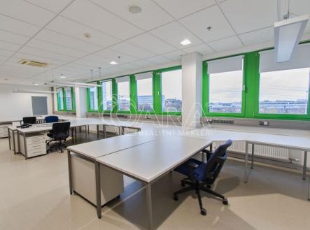 Pronájem kanceláře, 700 m²