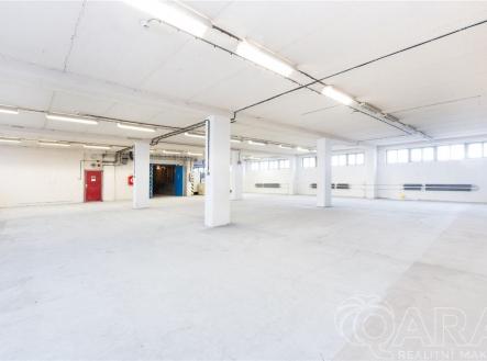 Pronájem skladovací prostor, 674 m²