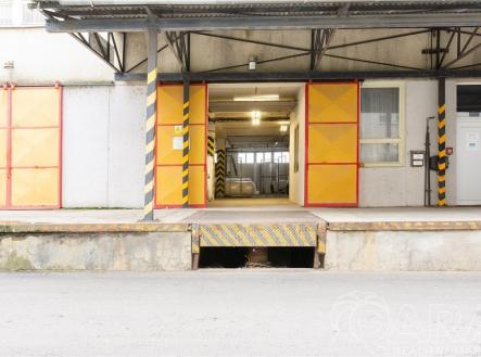 Pronájem skladovací prostor, 674 m²