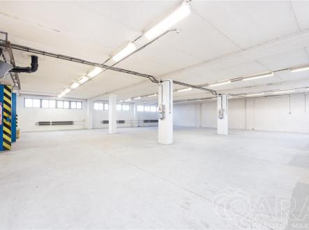 Pronájem skladu, 674 m²