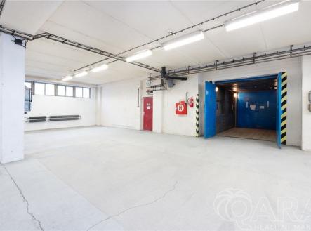 Pronájem skladu, 674 m²