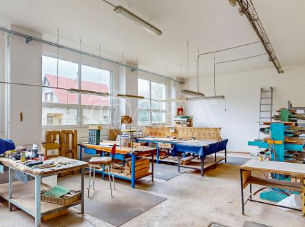 Prodej výrobní prostor, 1 700 m²