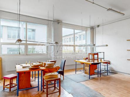 Prodej výrobní prostor, 1 700 m²
