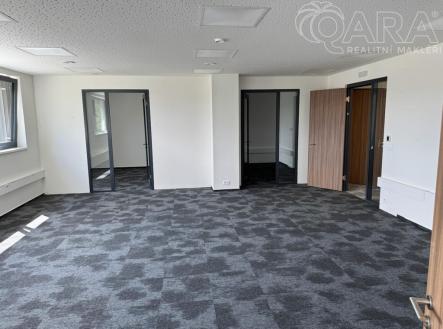Pronájem kanceláře, 148 m²
