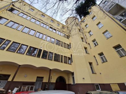 Prodej nájemního domu, 2 699 m²