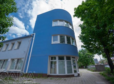 Pronájem kanceláře, 240 m²