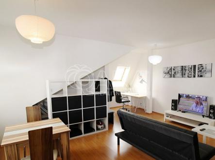Pronájem bytu, 1+kk, 42 m²