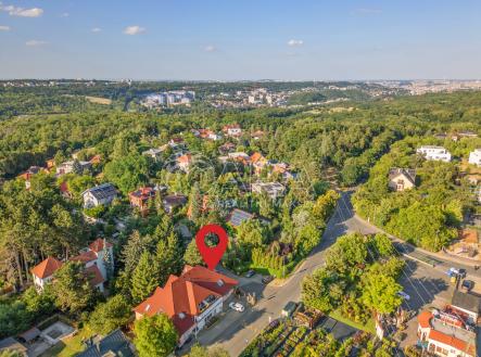 PRODEJ: Klidné a komfortní bydlení v bytě 3+kk se samostatnou garáží a balkónem, Praha 5 Stodůlky