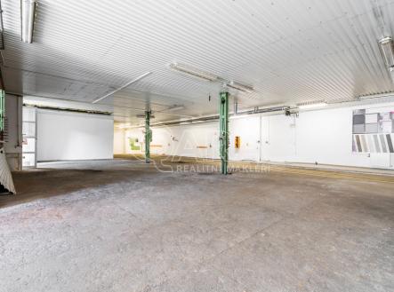 Pronájem výrobní prostor, 681 m²