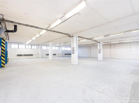 Pronájem skladovací prostor, 1 324 m²