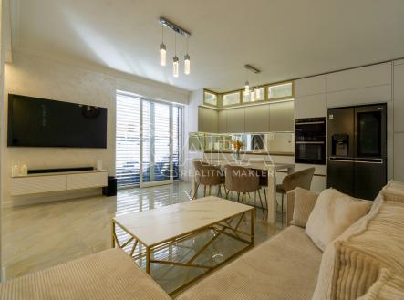 Pronájem domu/vily, 90 m²