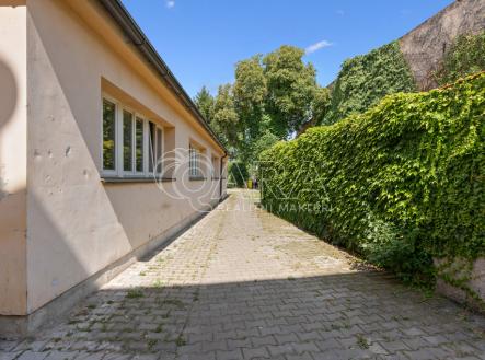 Prodej nájemního domu, 1 209 m²