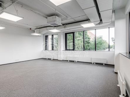 Pronájem kanceláře, 87 m²