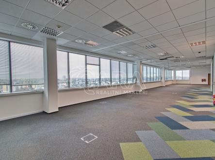Pronájem kanceláře, 500 m²