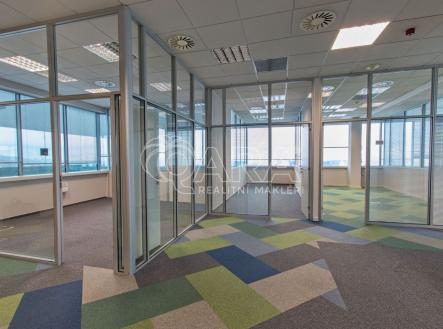 Pronájem kanceláře, 500 m²