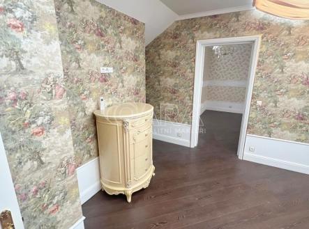 Prodej bytu, atypický, 214 m²