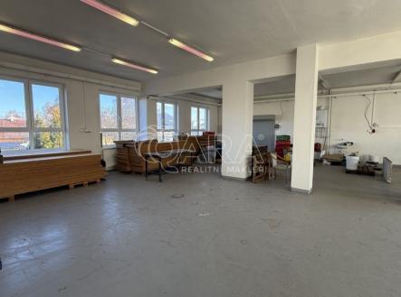 Pronájem výrobní prostory, 966 m²