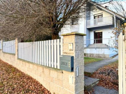 Pronájem domu/vily, 222 m²