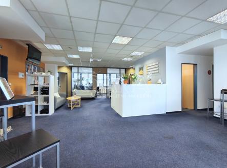 Pronájem kanceláře, 240 m²