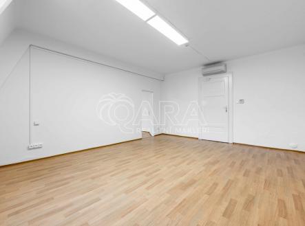 Pronájem kanceláře, 58 m²