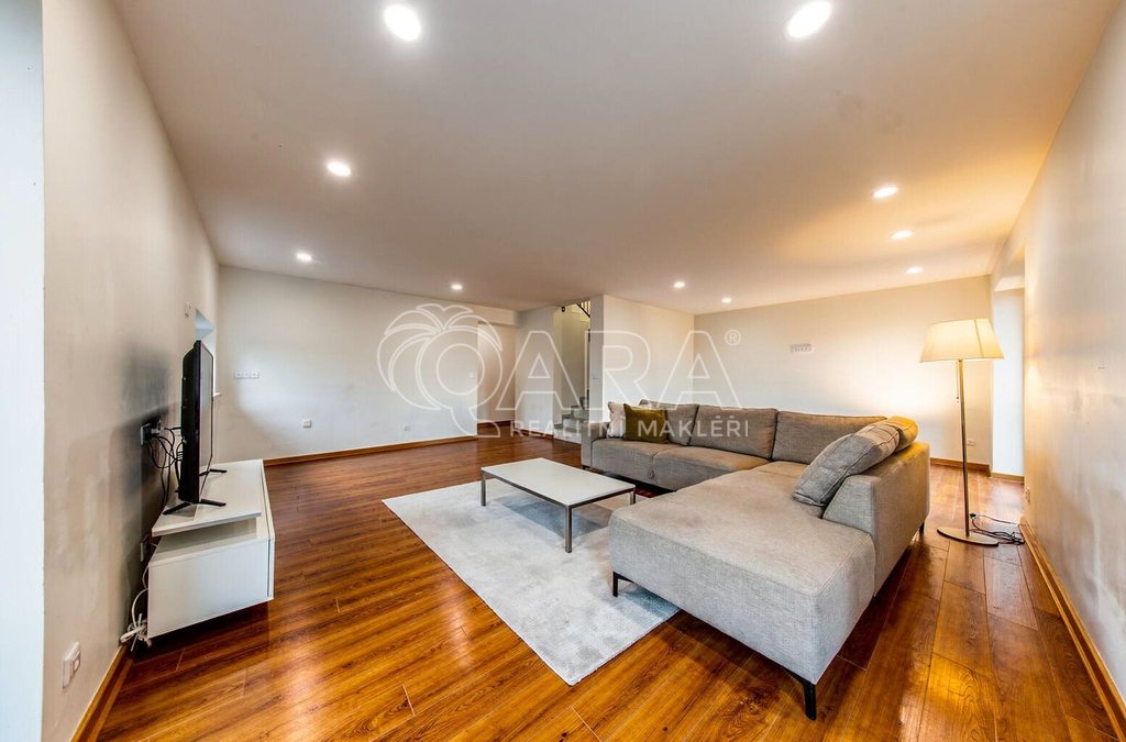 Vytvořeno přes umělou inteligenci