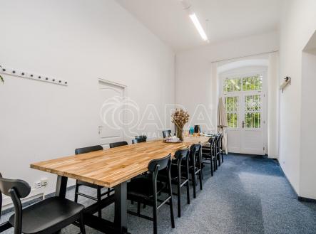 Pronájem kanceláře, 270 m²