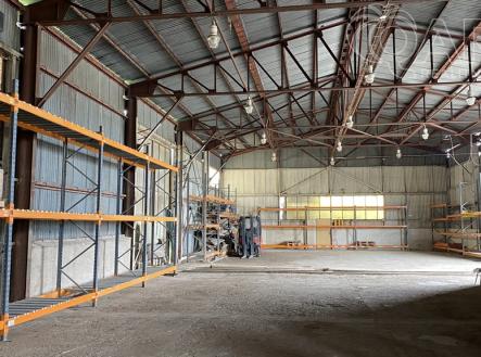 Pronájem skladovací prostor, 582 m²