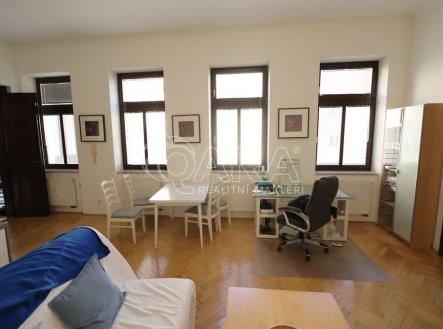 Pronájem kanceláře, 71 m²