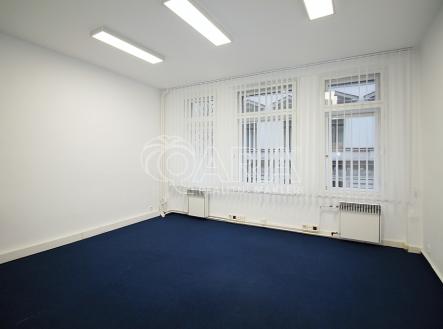 Pronájem kanceláře, 143 m²