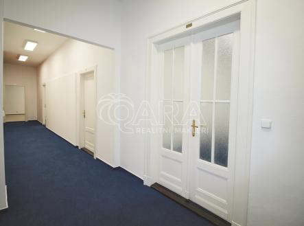 Pronájem kanceláře, 143 m²