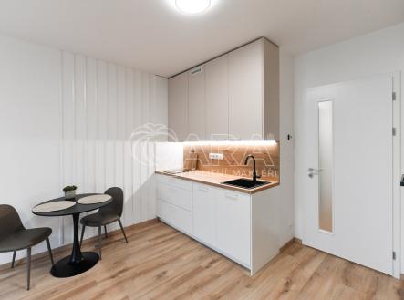 Pronájem bytu, 1+kk, 36 m²