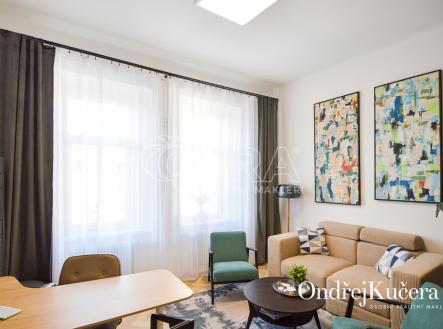 Prodej nájemního domu, 1 000 m²