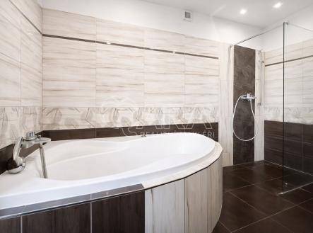 Pronájem domu/vily, 277 m²