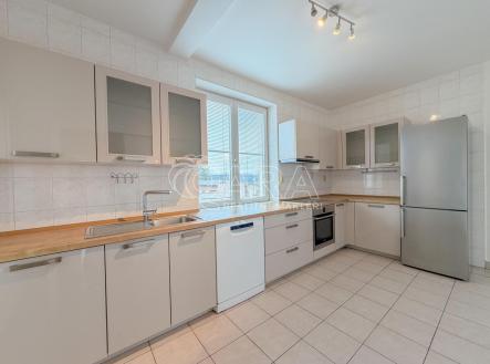 Pronájem domu/vily, 200 m²