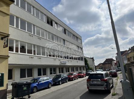 Pronájem kanceláře, 308 m²