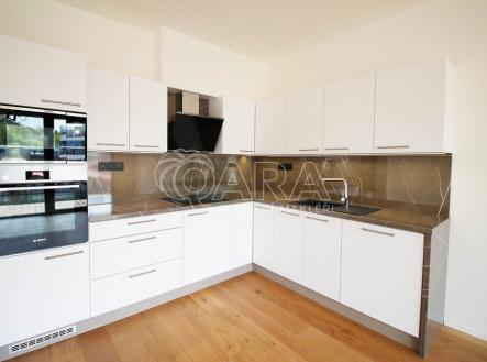 Pronájem bytu, 3+kk, 82 m²