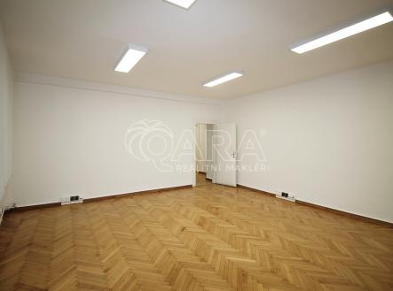 Pronájem kanceláře, 82 m²