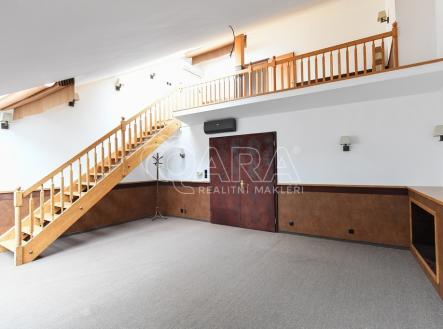 Pronájem bytu, 3+1, 140 m²