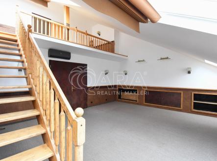 Pronájem bytu, 3+1, 140 m²