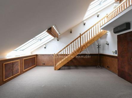 Pronájem bytu, 3+1, 140 m² obrázek