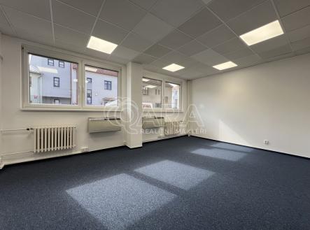 Pronájem kanceláře, 122 m²