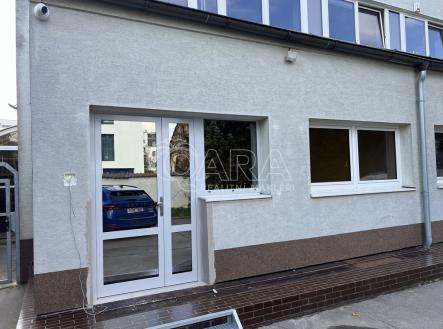 Pronájem kanceláře, 122 m²