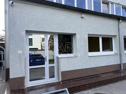 Pronájem kanceláře, 122 m²