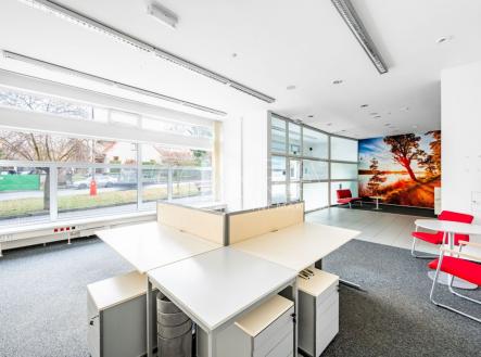 Pronájem obchodní prostor, 143 m²