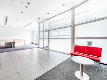 Pronájem obchodní prostory, 143 m²