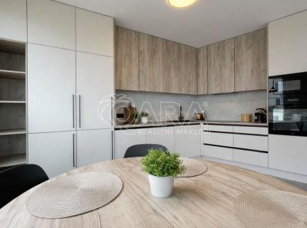 Pronájem bytu, 3+kk, 92 m²