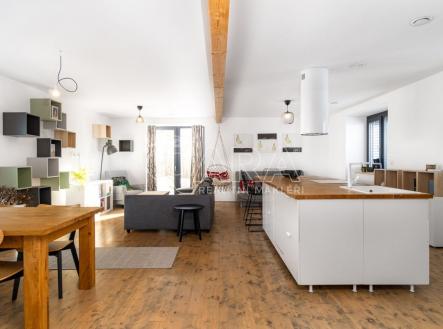 Pronájem domu/vily, 208 m²