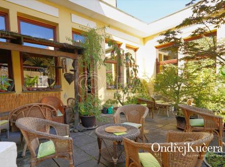 Prodej nájemního domu, 1 000 m²